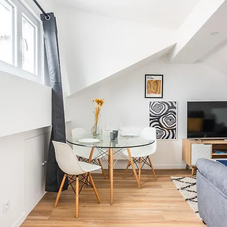 Studio For 2 With View - Close To Huge Park Parigi