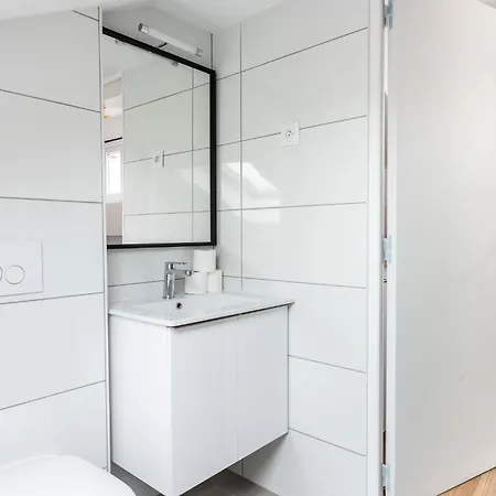 Appartamento Studio For 2 With View - Close To Huge Park Parigi
